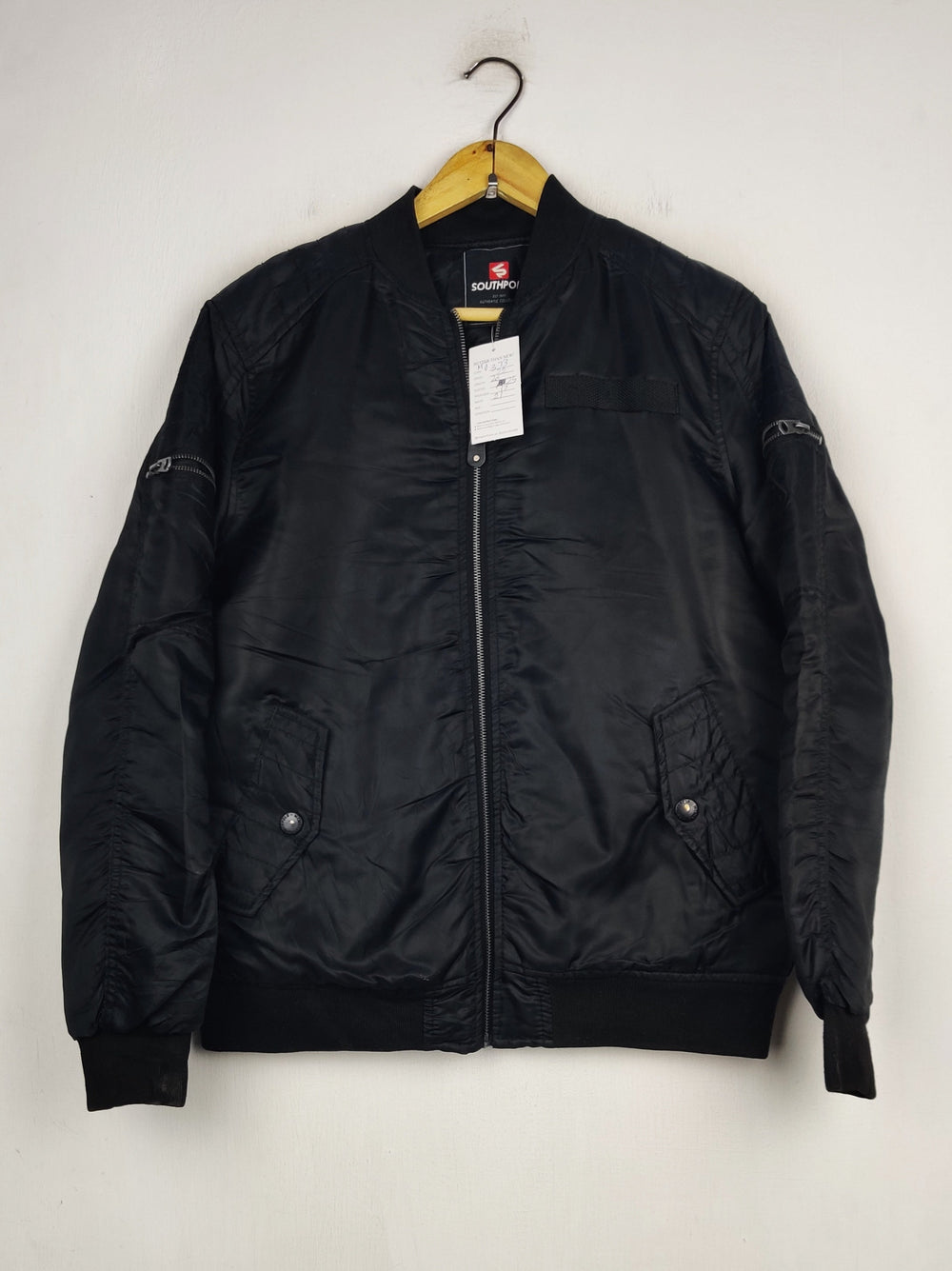 Buy online pre-used pre-loved 100% authentic & Original branded Southpole (MJ-373) available in Pakistan. Top international brands avilable.