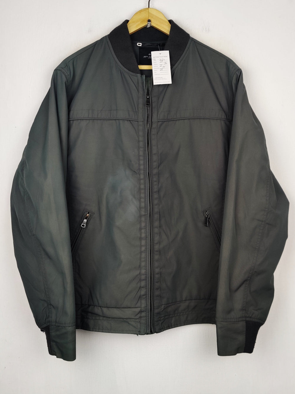 Buy online pre-used pre-loved 100% authentic & Original branded Jeff Banks (MJ-434) available in Pakistan. Top international brands avilable.