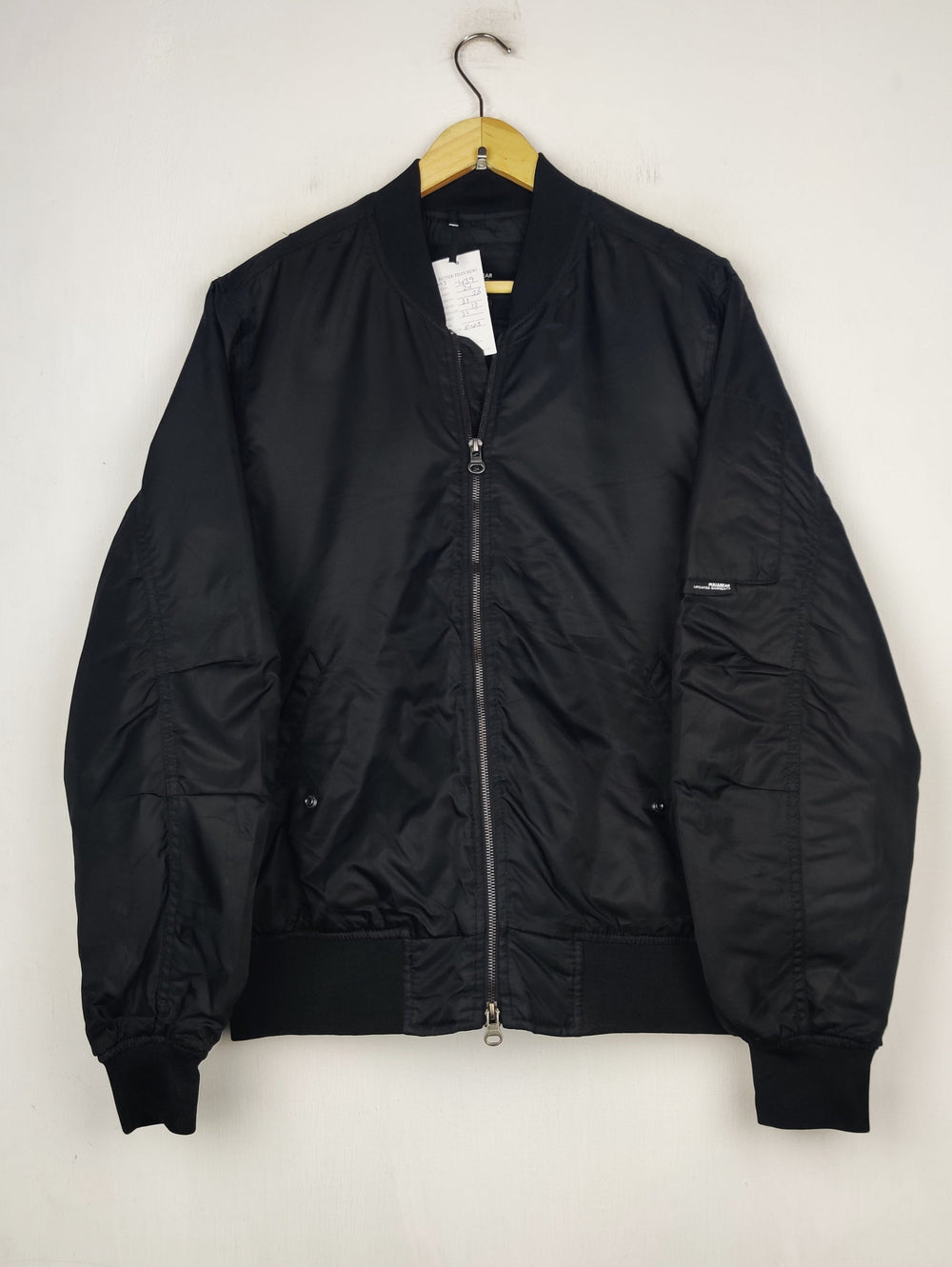 Buy online pre-used pre-loved 100% authentic & Original branded Pull & Bear (MJ-439) available in Pakistan. Top international brands avilable.