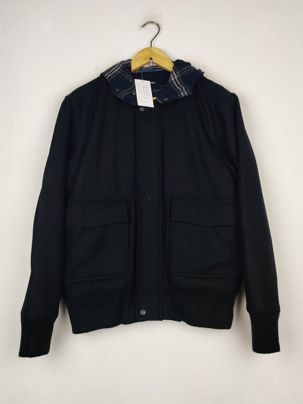 Buy online pre-used pre-loved 100% authentic & Original branded Urbanspirit (MJ-447) available in Pakistan. Top international brands avilable.