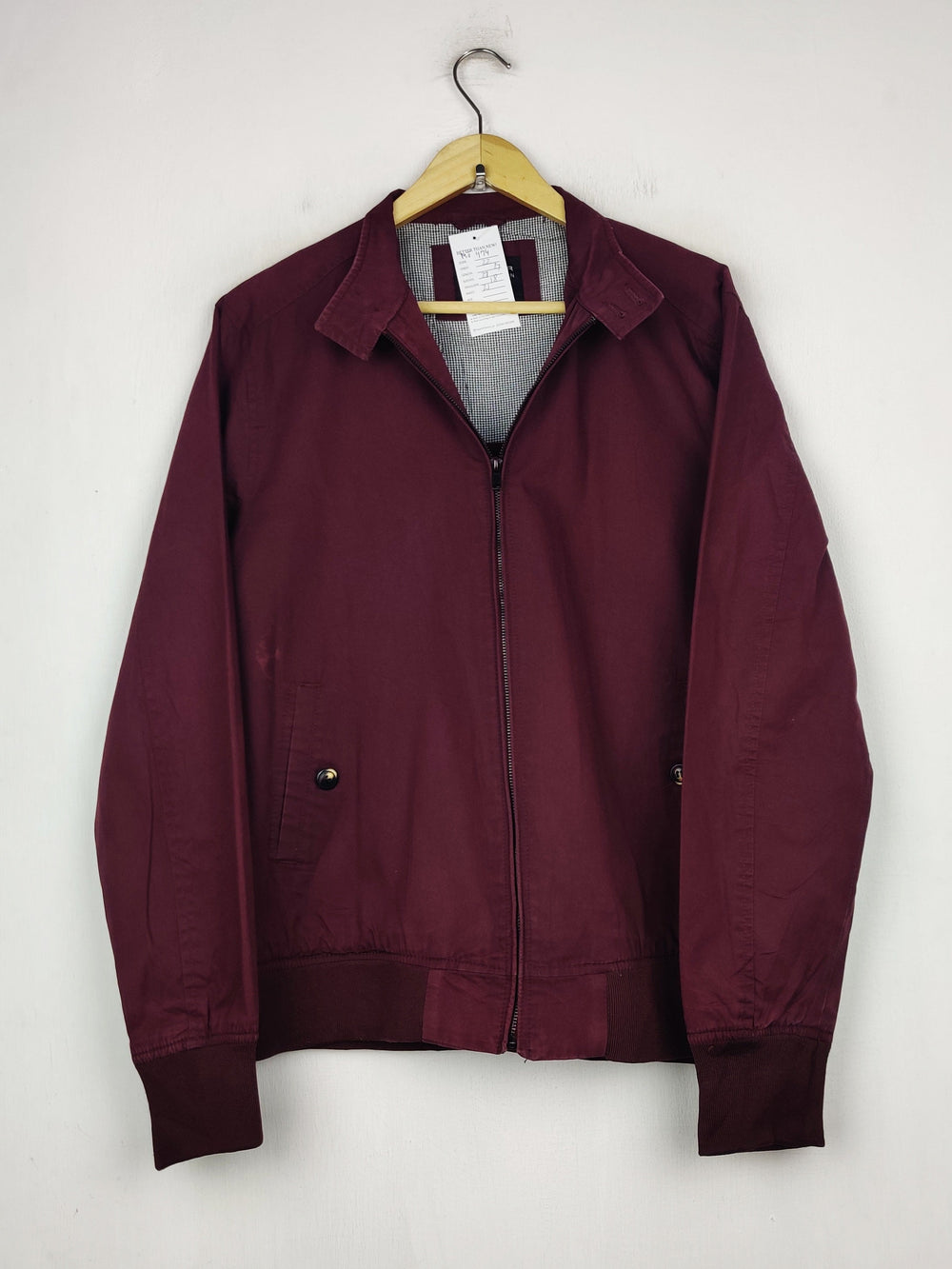 Buy online pre-used pre-loved 100% authentic & Original branded Burton Menswear (MJ-474) available in Pakistan. Top international brands avilable.