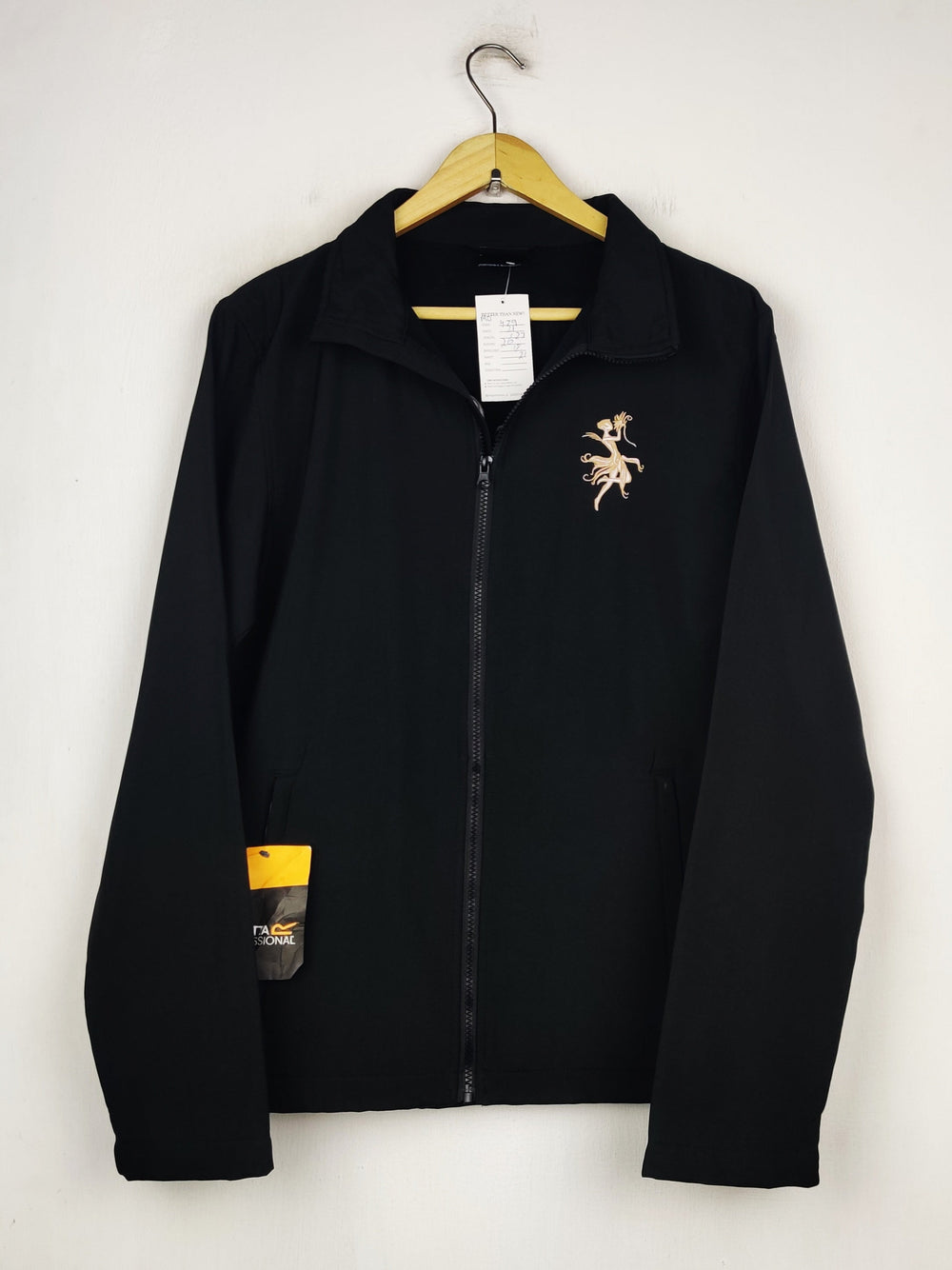 Buy online pre-used pre-loved 100% authentic & Original branded Regatta (MJ-479) available in Pakistan. Top international brands avilable.