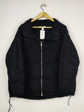 Buy online pre-used pre-loved 100% authentic & Original branded H&M (MJ-482) available in Pakistan. Top international brands avilable.