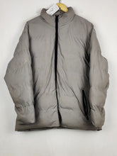 Buy online pre-used pre-loved 100% authentic & Original branded Unknown Brand (MJ-533) available in Pakistan. Top international brands avilable.