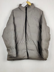 Buy online pre-used pre-loved 100% authentic & Original branded Unknown Brand (MJ-533) available in Pakistan. Top international brands avilable.