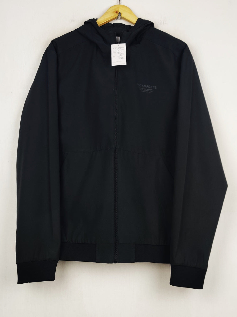 Buy online pre-used pre-loved 100% authentic & Original branded Jack Jones (MJ-556) available in Pakistan. Top international brands avilable.