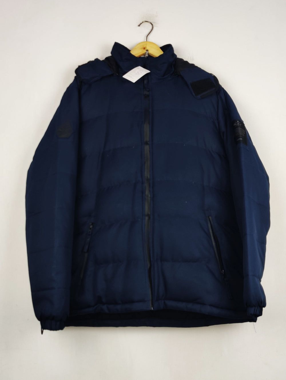 Buy online pre-used pre-loved 100% authentic & Original branded Bellfield (MJ-561) available in Pakistan. Top international brands avilable.