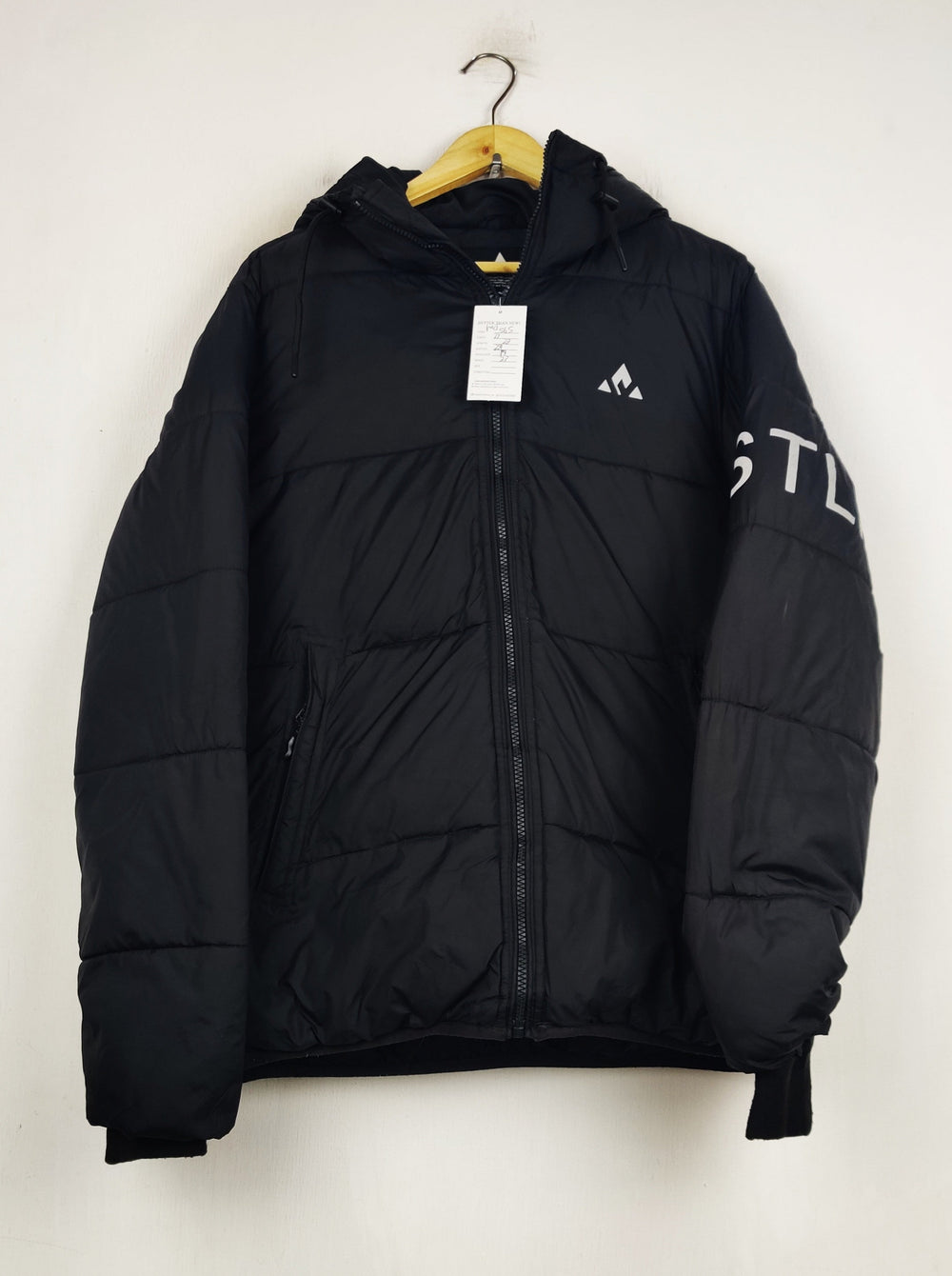 Buy online pre-used pre-loved 100% authentic & Original branded Whistler (MJ-565) available in Pakistan. Top international brands avilable.
