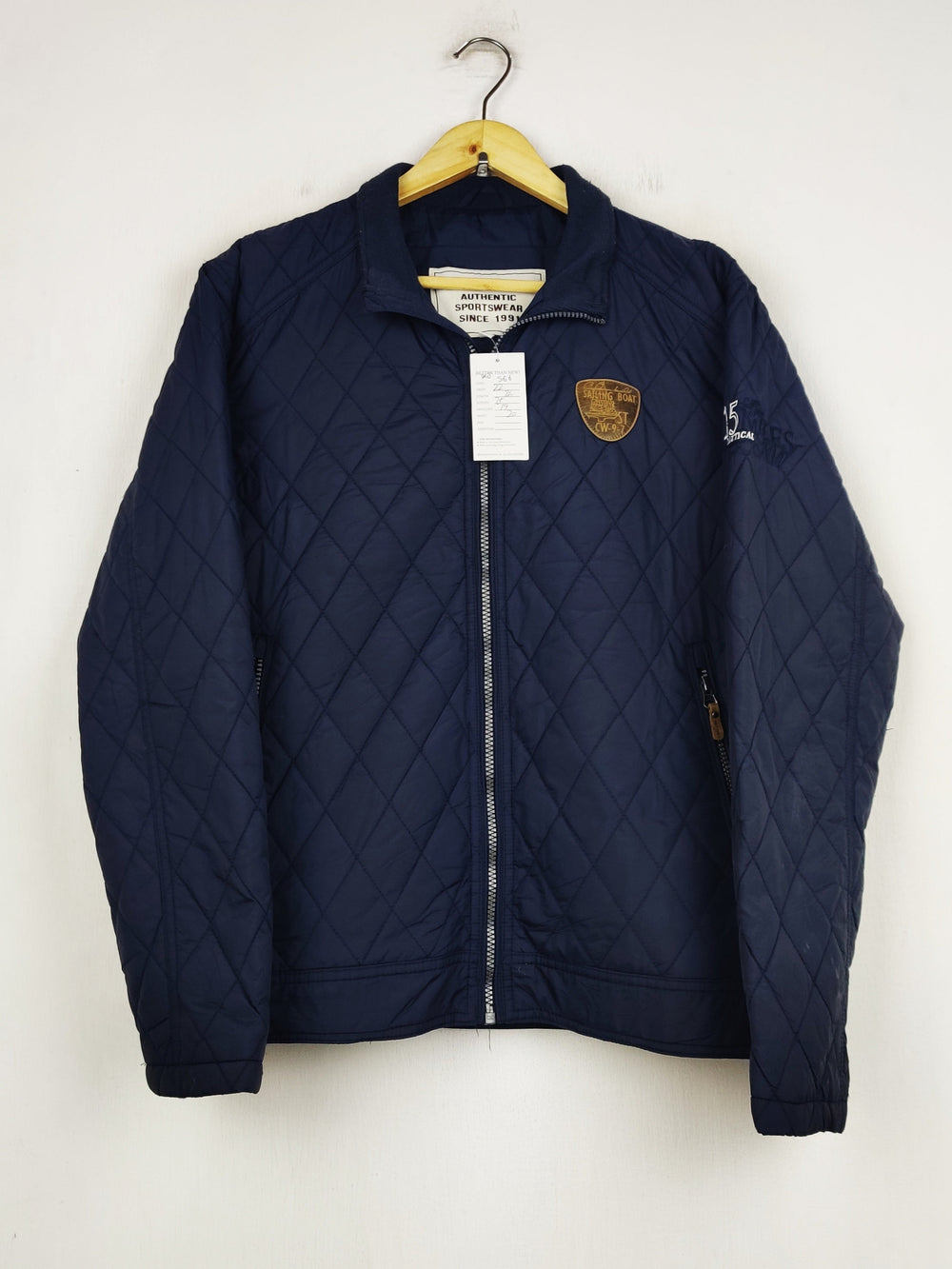 Buy online pre-used pre-loved 100% authentic & Original branded Sport Wear (MJ-566) available in Pakistan. Top international brands avilable.