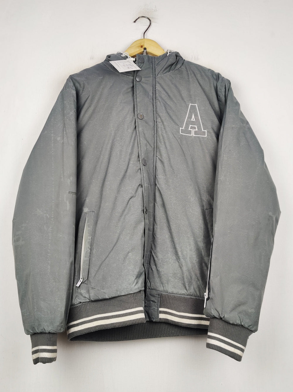 Buy online pre-used pre-loved 100% authentic & Original branded Fsbn (MJ-576) available in Pakistan. Top international brands avilable.