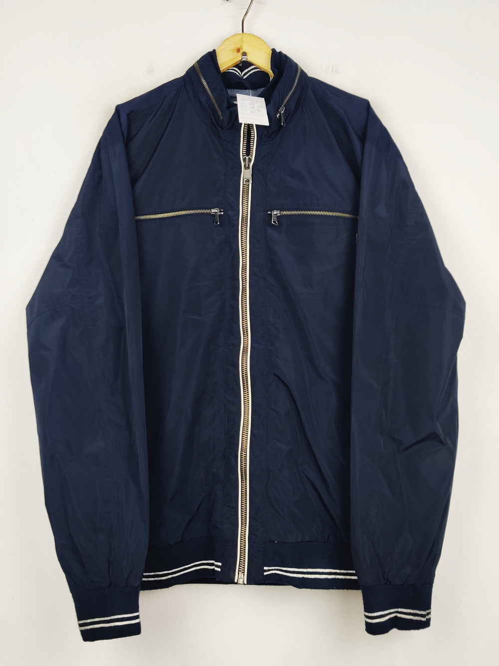 Buy online pre-used pre-loved 100% authentic & Original branded Bison (MJ-585) available in Pakistan. Top international brands avilable.