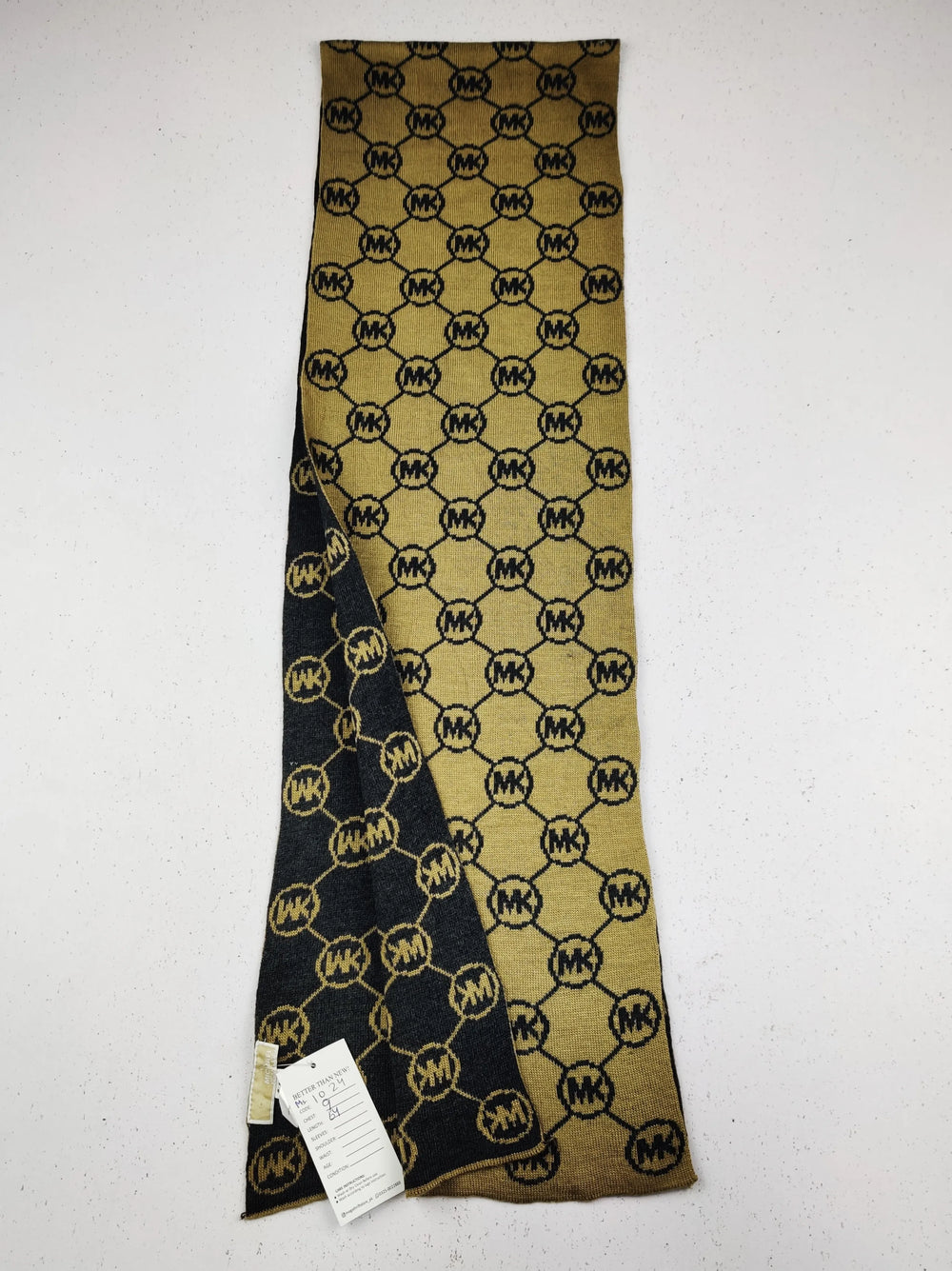 Buy online pre-used pre-loved 100% authentic & Original branded M.I.C.H.A.E.L K.O.R.S (MS-1024) available in Pakistan. Top international brands avilable.