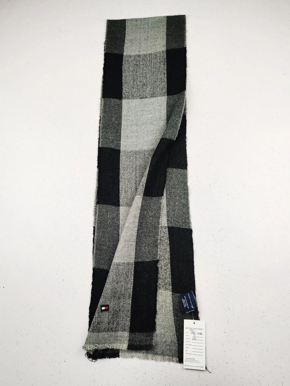 Buy online pre-used pre-loved 100% authentic & Original branded T.O.M.M.Y H.I.L.F.I.G.E.R (MS-1035) available in Pakistan. Top international brands avilable.