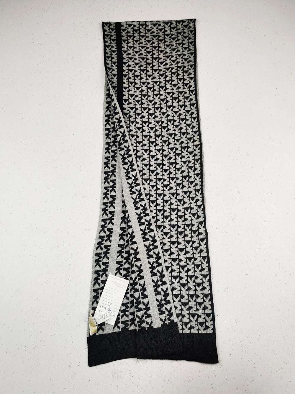Buy online pre-used pre-loved 100% authentic & Original branded M.I.C.H.A.E.L K.O.R.S (MS-1037) available in Pakistan. Top international brands avilable.