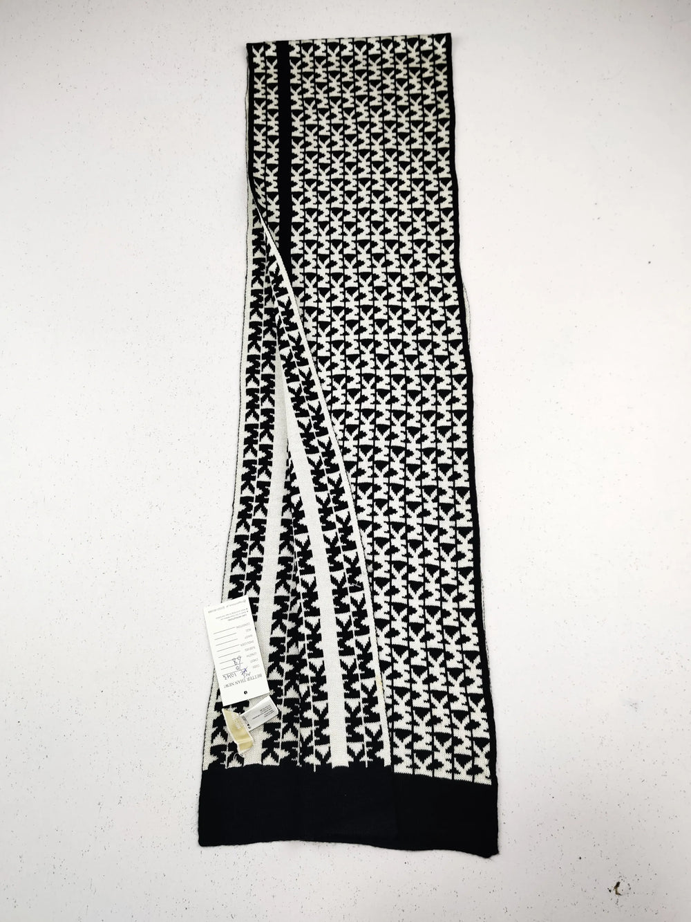 Buy online pre-used pre-loved 100% authentic & Original branded M.I.C.H.A.E.L K.O.R.S (MS-1043) available in Pakistan. Top international brands avilable.
