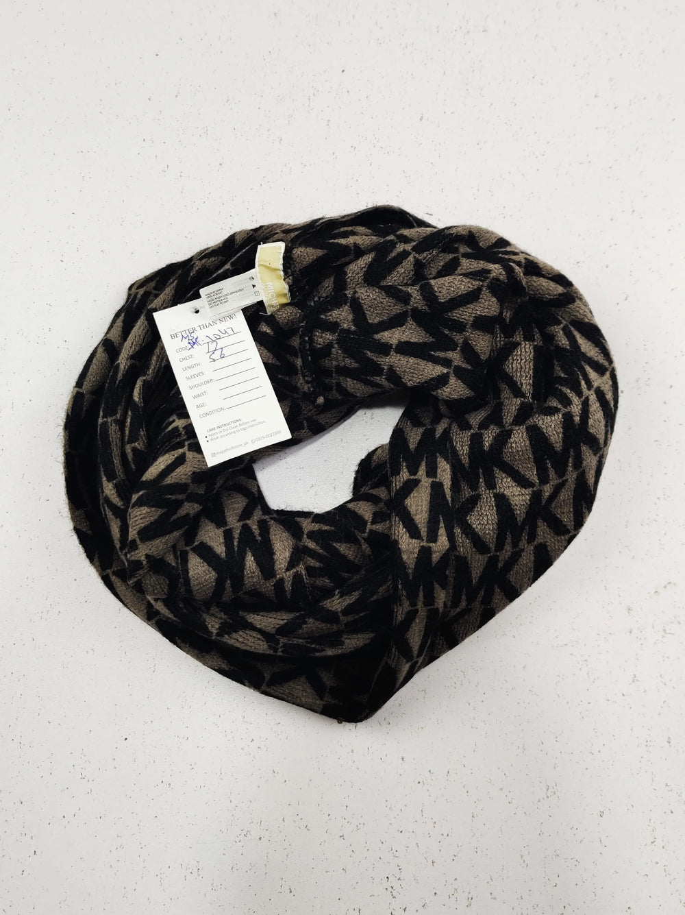 Buy online pre-used pre-loved 100% authentic & Original branded M.I.C.H.A.E.L K.O.R.S (MS-1047) available in Pakistan. Top international brands avilable.