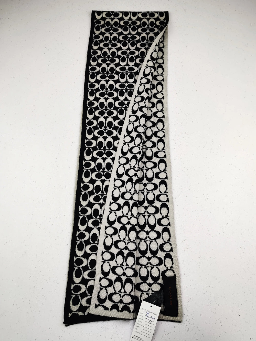 Buy online pre-used pre-loved 100% authentic & Original branded C.O.A.C.H (MS-1076) available in Pakistan. Top international brands avilable.