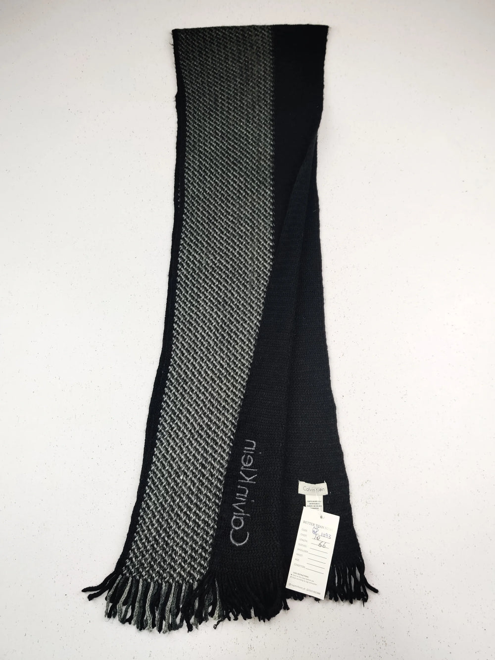 Buy online pre-used pre-loved 100% authentic & Original branded C.A.L.V.I.N K.L.E.I.N (MS-1093) available in Pakistan. Top international brands avilable.