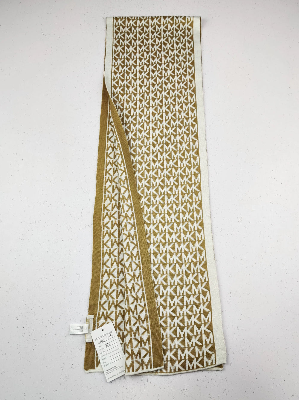 Buy online pre-used pre-loved 100% authentic & Original branded M.I.C.H.A.E.L K.O.R.S (MS-1104) available in Pakistan. Top international brands avilable.