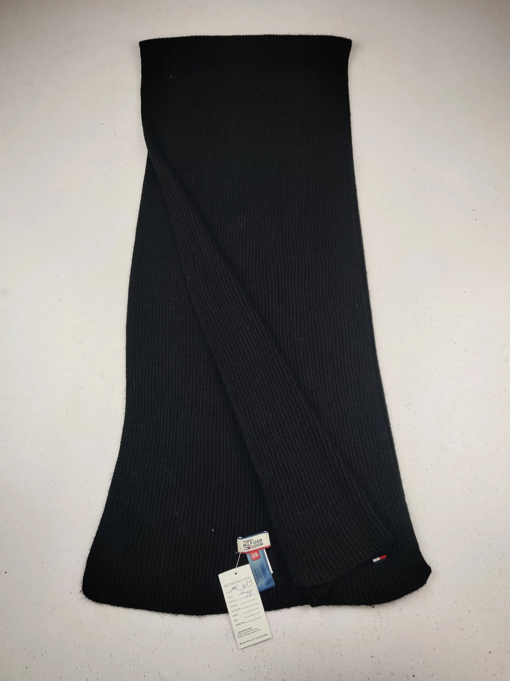 Buy online pre-used pre-loved 100% authentic & Original branded T.O.M.M.Y H.I.L.F.I.G.E.R (MS-1129) available in Pakistan. Top international brands avilable.