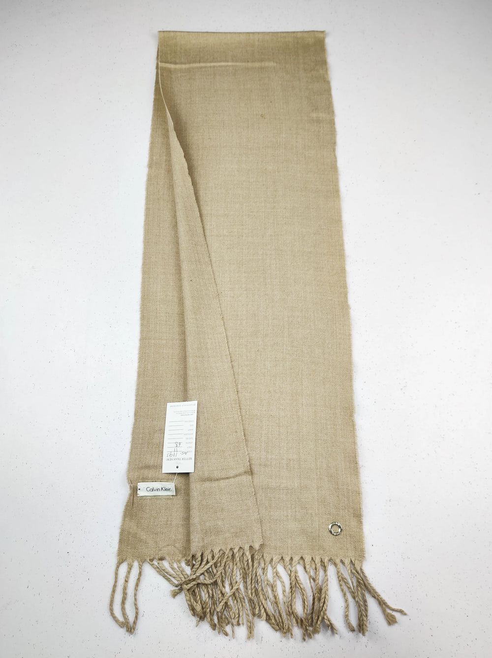 Buy online pre-used pre-loved 100% authentic & Original branded C.A.L.V.I.N K.L.E.I.N (MS-1193) available in Pakistan. Top international brands avilable.