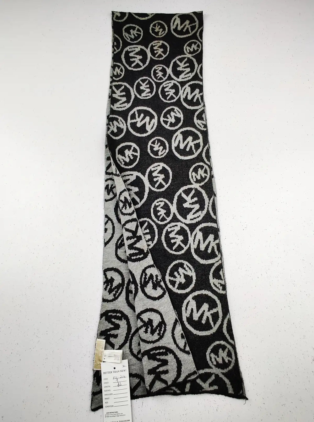 Buy online pre-used pre-loved 100% authentic & Original branded Michael Kors (MS-214) available in Pakistan. Top international brands avilable.