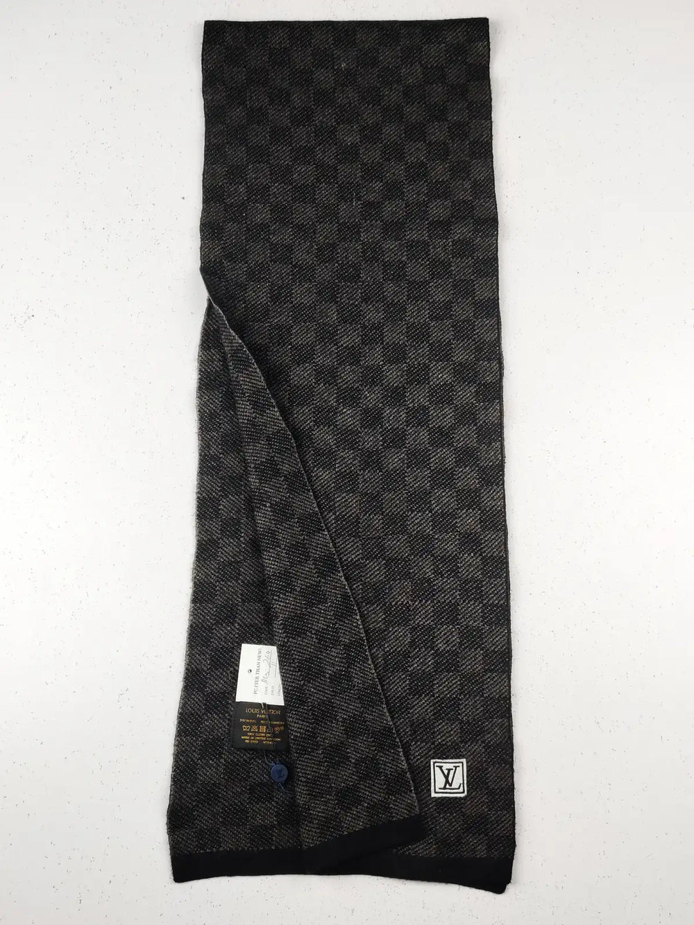 Buy online pre-used pre-loved 100% authentic & Original branded Lv (MS-269) available in Pakistan. Top international brands avilable.