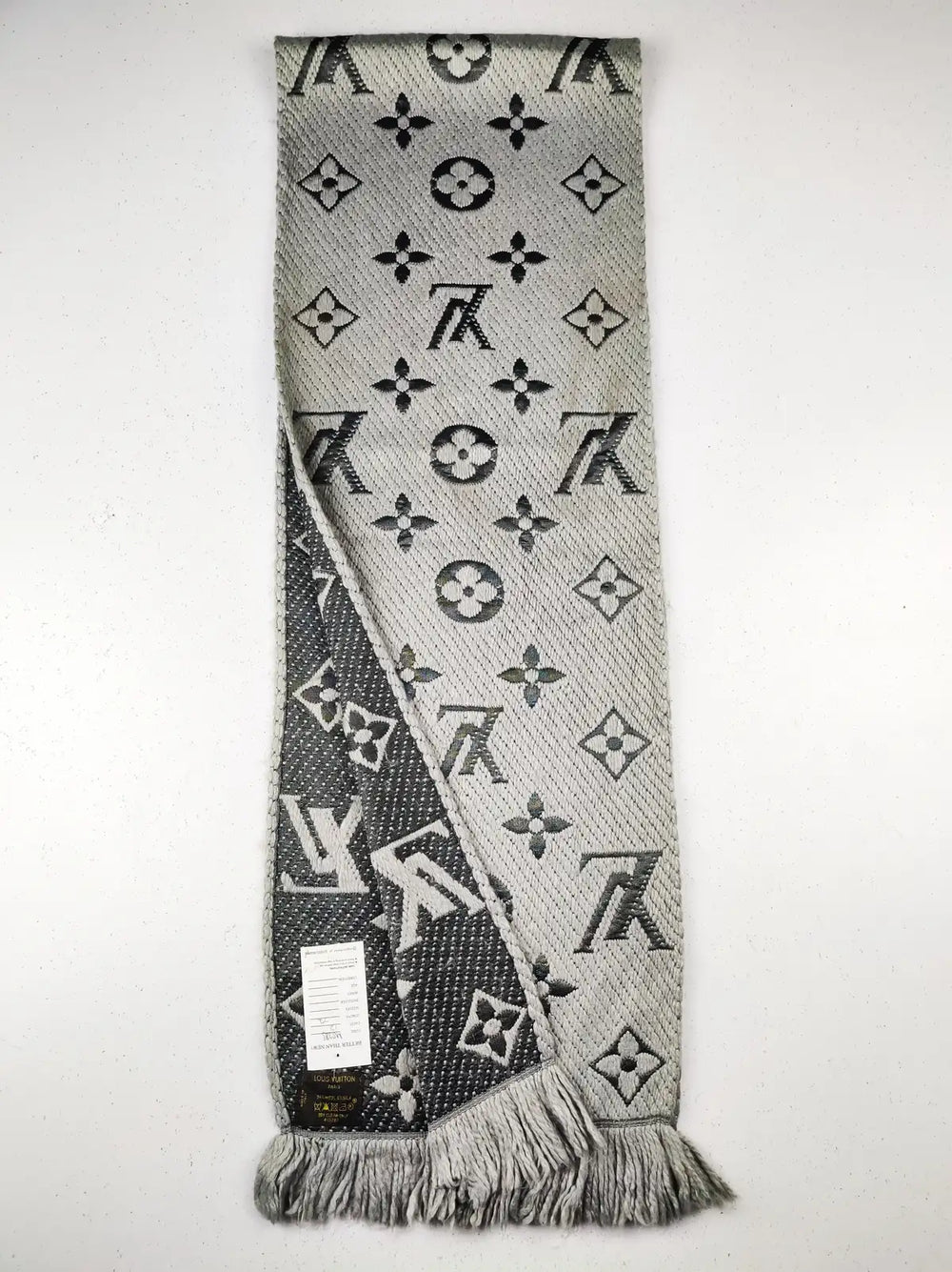 Buy online pre-used pre-loved 100% authentic & Original branded Lv (MS-283) available in Pakistan. Top international brands avilable.