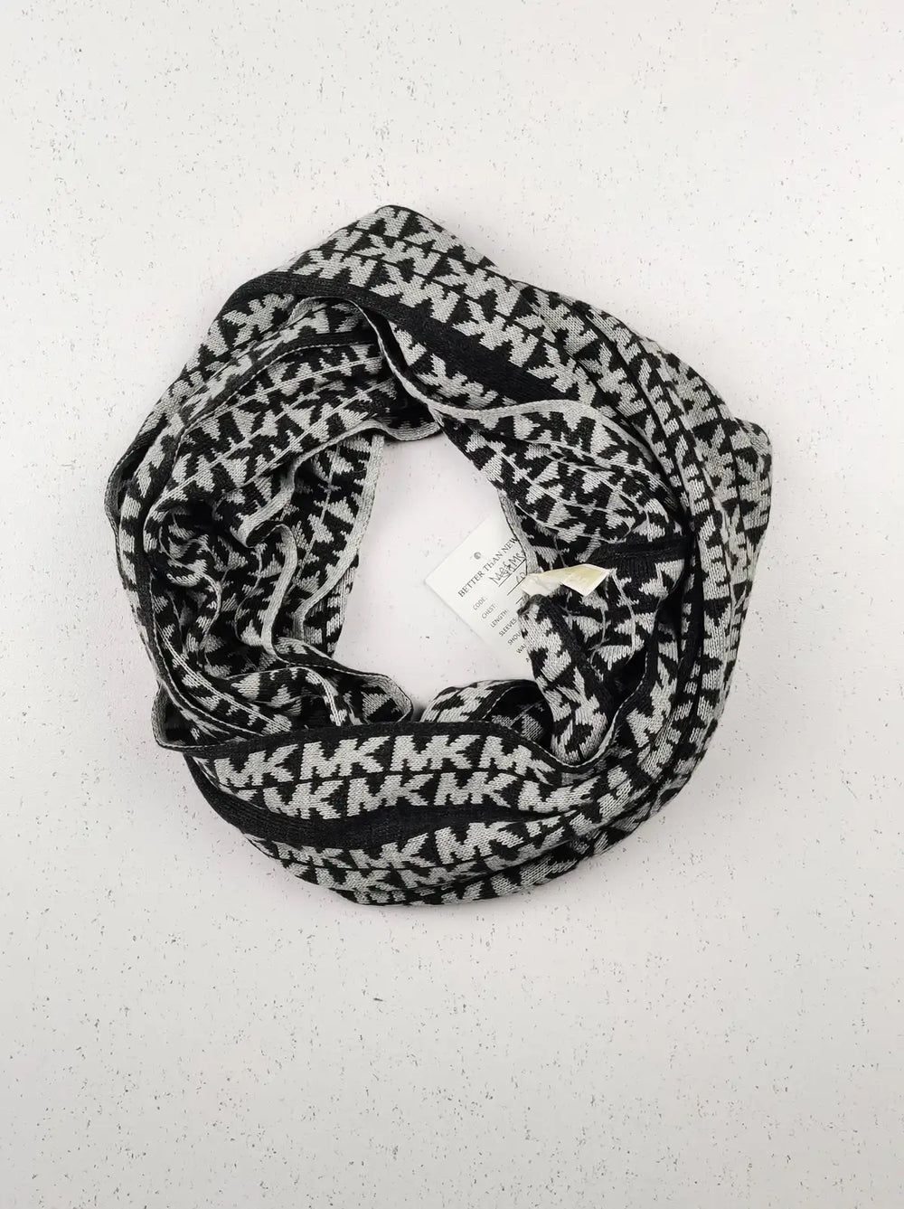 Buy online pre-used pre-loved 100% authentic & Original branded Micheal Kors (MS-290) available in Pakistan. Top international brands avilable.