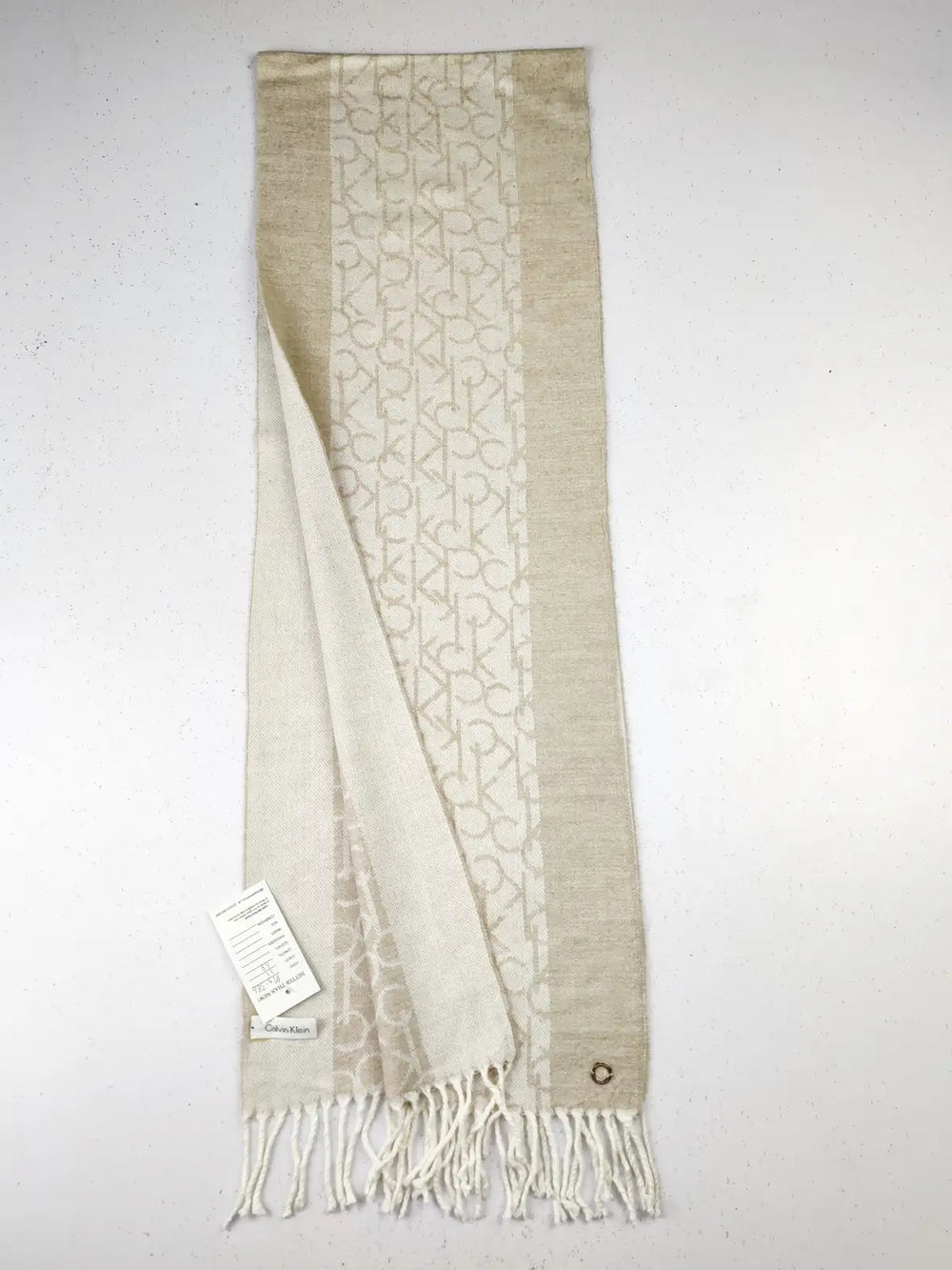 Buy online pre-used pre-loved 100% authentic & Original branded Calvin Klein (MS-386) available in Pakistan. Top international brands avilable.