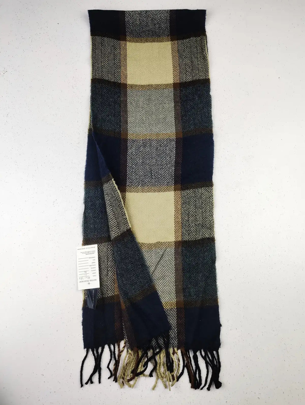 Buy online pre-used pre-loved 100% authentic & Original branded Tommy Hilfiger (MS-394) available in Pakistan. Top international brands avilable.