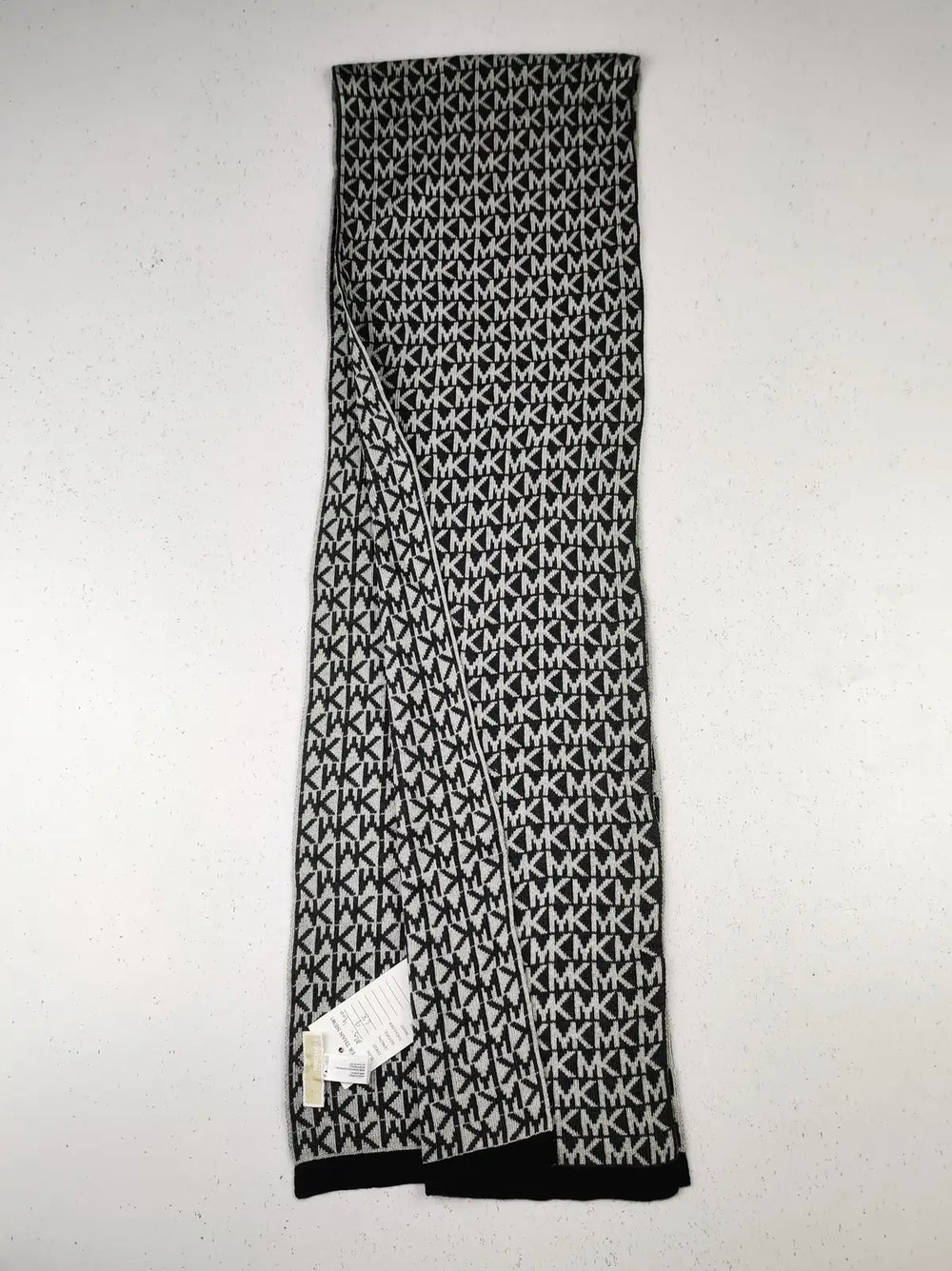 Buy online pre-used pre-loved 100% authentic & Original branded Michael Kors (MS-400) available in Pakistan. Top international brands avilable.