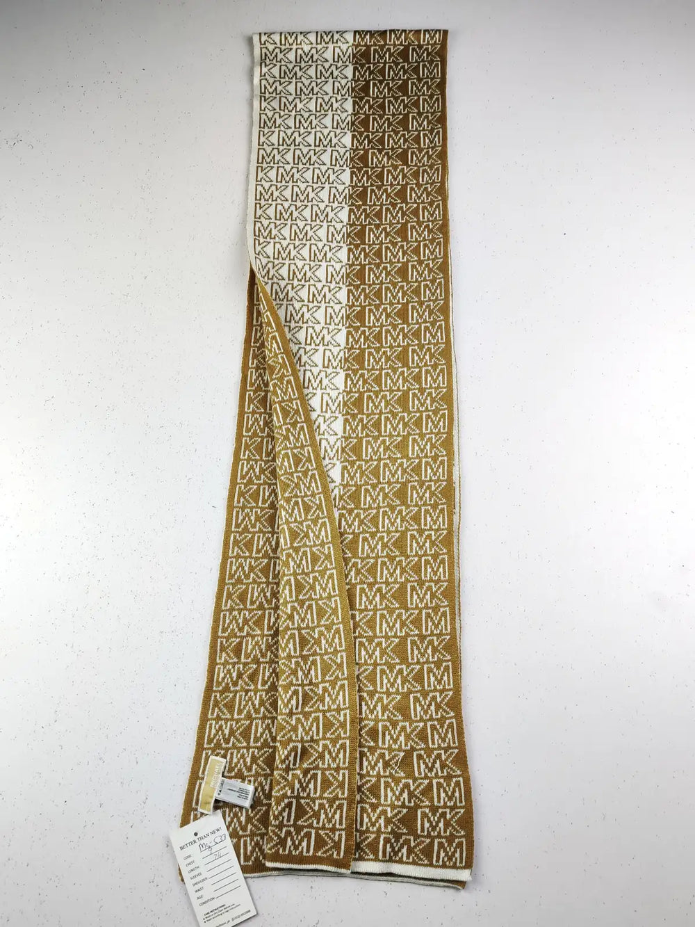 Buy online pre-used pre-loved 100% authentic & Original branded Michael Kors (MS-538) available in Pakistan. Top international brands avilable.