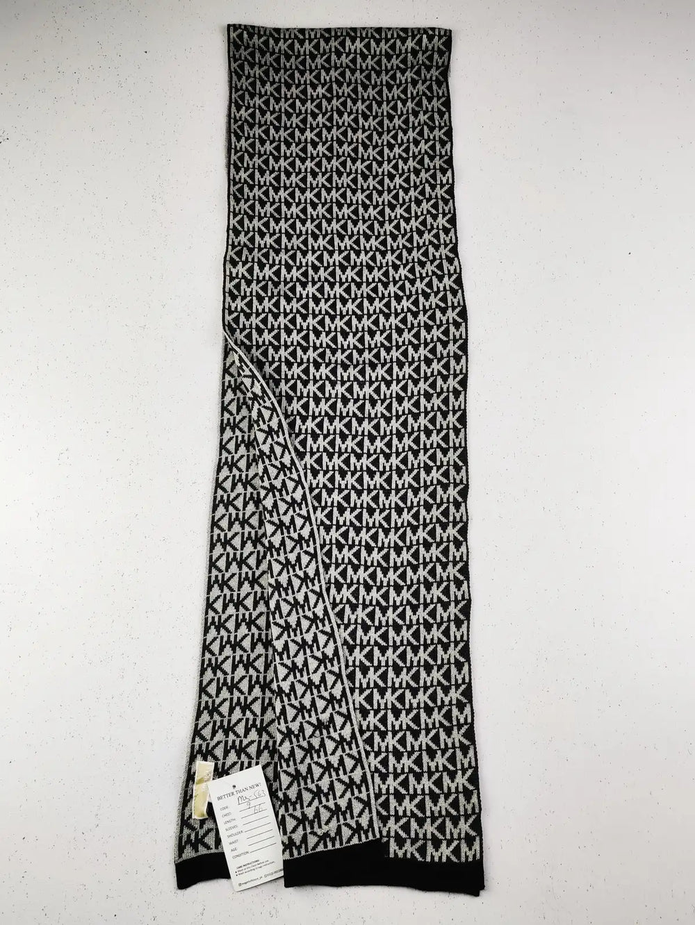 Buy online pre-used pre-loved 100% authentic & Original branded Michael Kors (MS-563) available in Pakistan. Top international brands avilable.