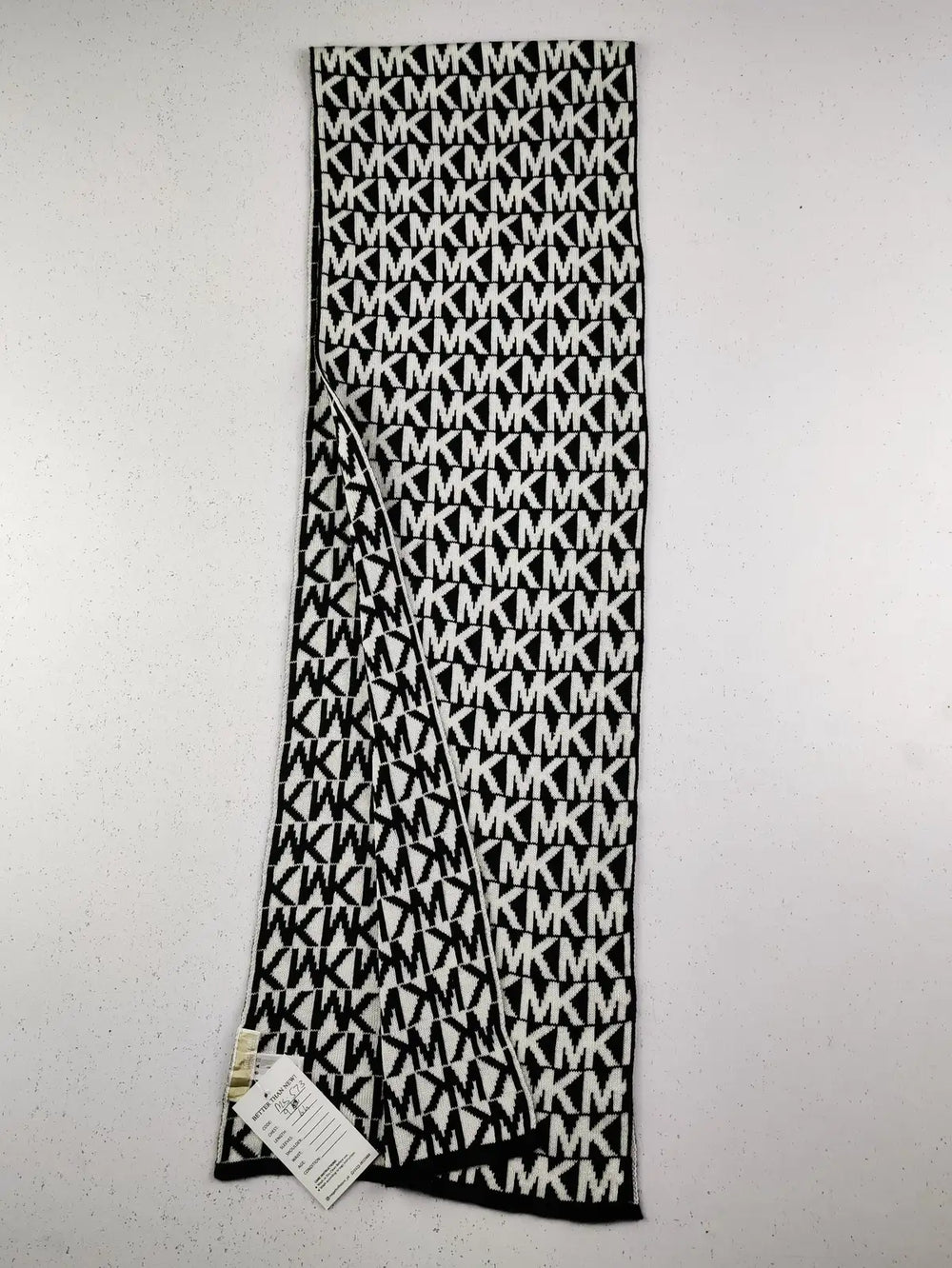 Buy online pre-used pre-loved 100% authentic & Original branded Michael Kors (MS-573) available in Pakistan. Top international brands avilable.