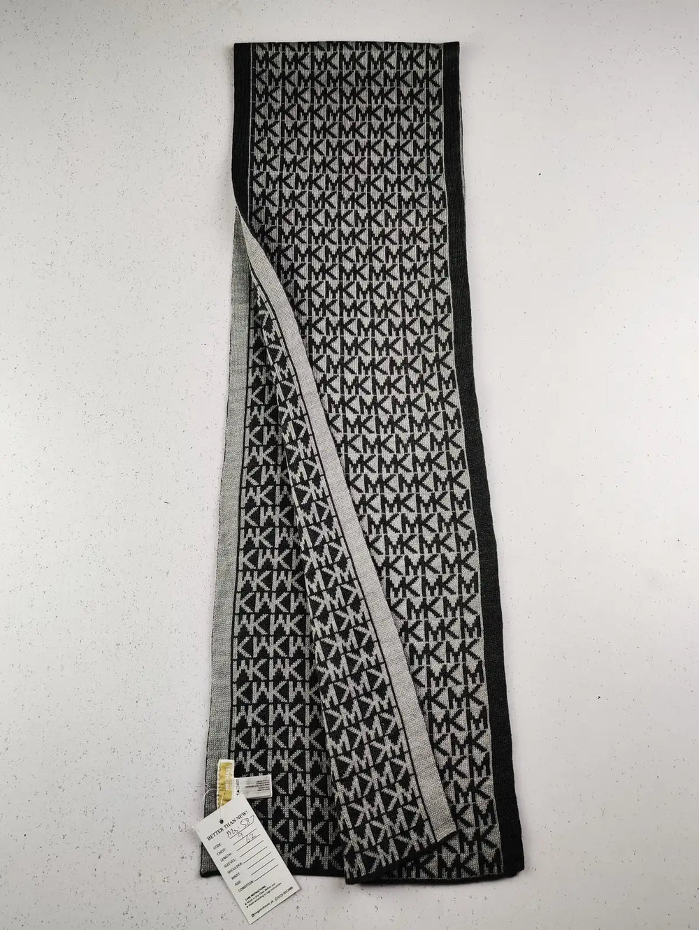 Buy online pre-used pre-loved 100% authentic & Original branded Michael Kors (MS-587) available in Pakistan. Top international brands avilable.