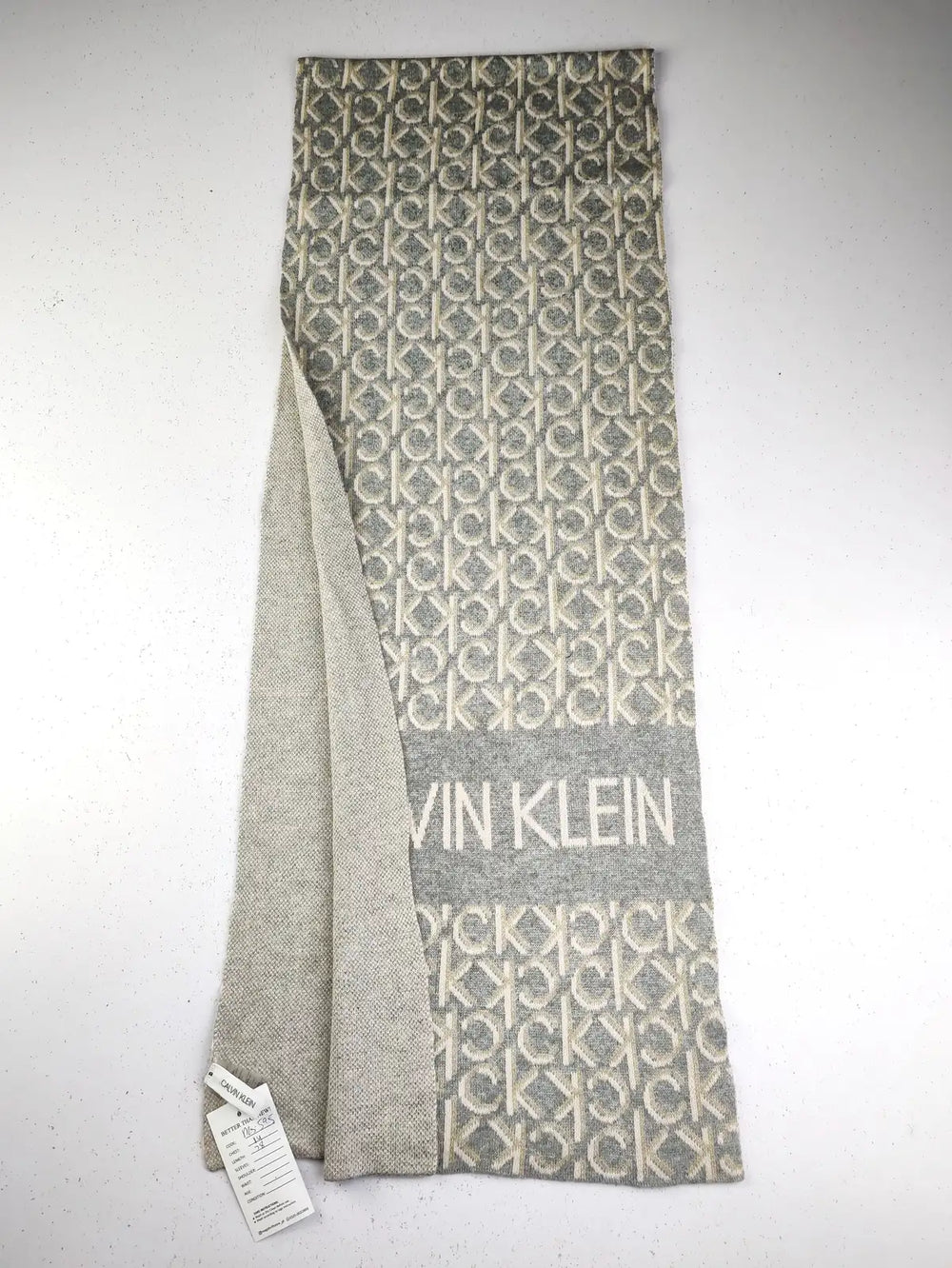 Buy online pre-used pre-loved 100% authentic & Original branded Calvin Klein (MS-595) available in Pakistan. Top international brands avilable.