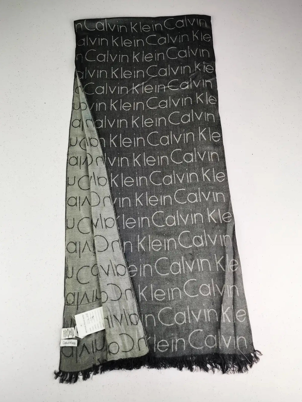 Buy online pre-used pre-loved 100% authentic & Original branded Calvin Klein (MS-648) available in Pakistan. Top international brands avilable.
