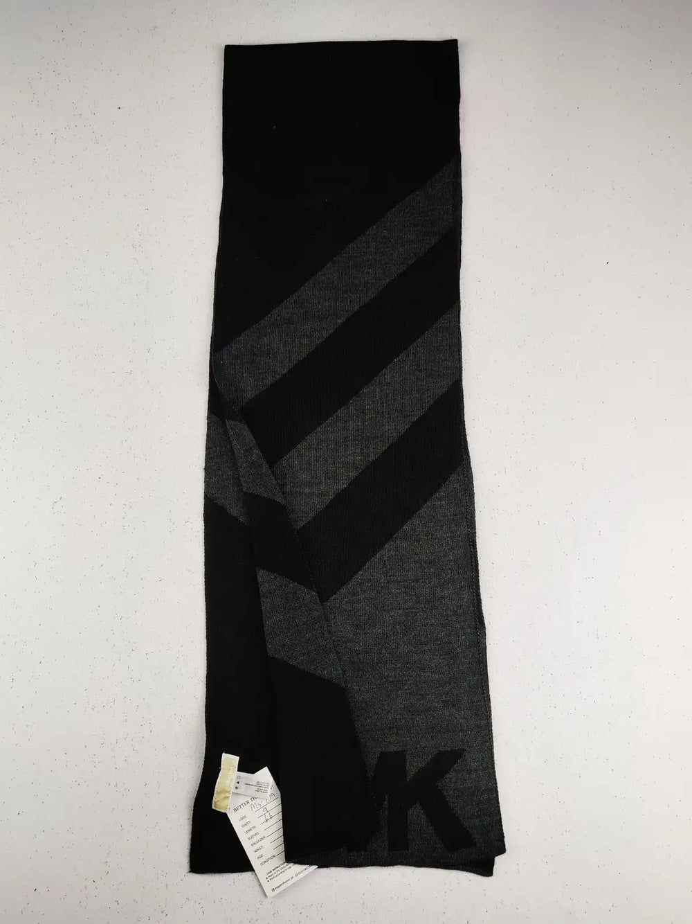 Buy online pre-used pre-loved 100% authentic & Original branded Michael Kors (MS-679) available in Pakistan. Top international brands avilable.