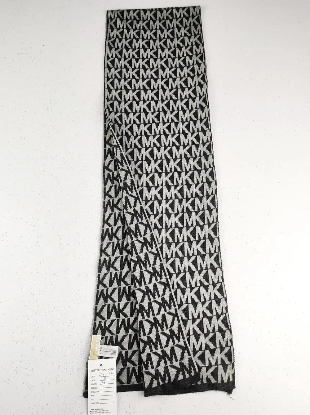 Buy online pre-used pre-loved 100% authentic & Original branded Michael Kors (MS-700) available in Pakistan. Top international brands avilable.