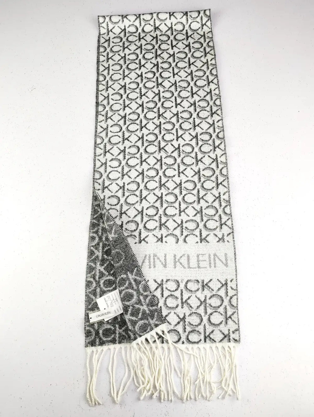 Buy online pre-used pre-loved 100% authentic & Original branded Calvin Klein (MS-708) available in Pakistan. Top international brands avilable.