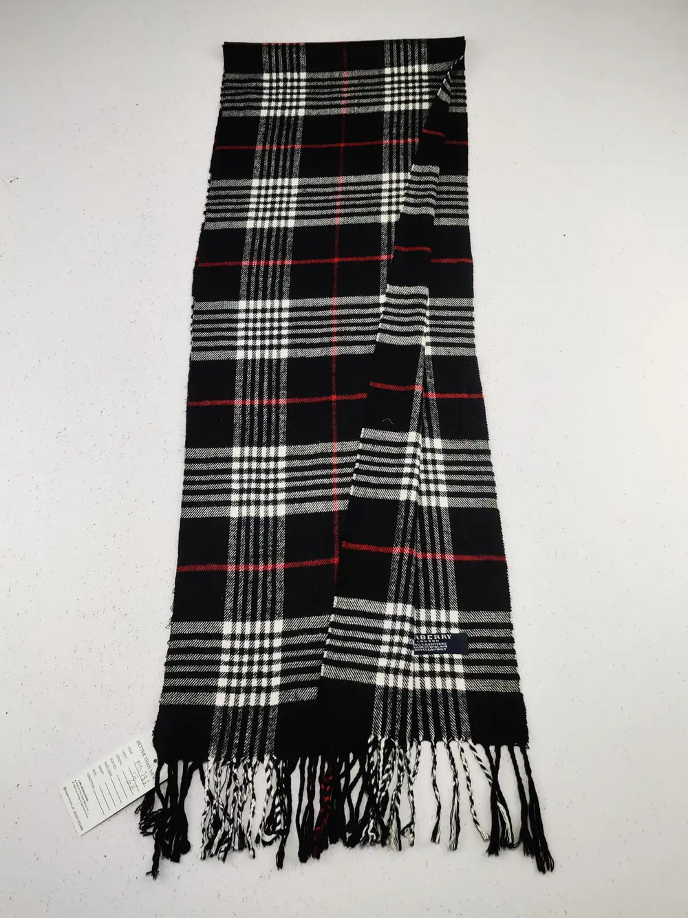 Buy online pre-used pre-loved 100% authentic & Original branded Burberry (MS-783) available in Pakistan. Top international brands avilable.