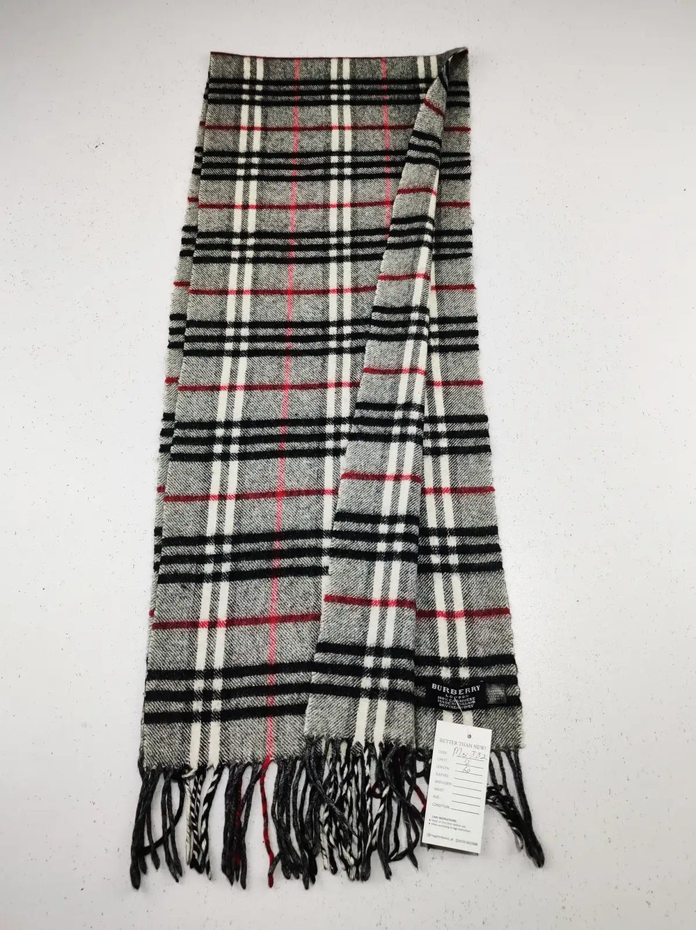 Buy online pre-used pre-loved 100% authentic & Original branded Burberry (MS-882) available in Pakistan. Top international brands avilable.