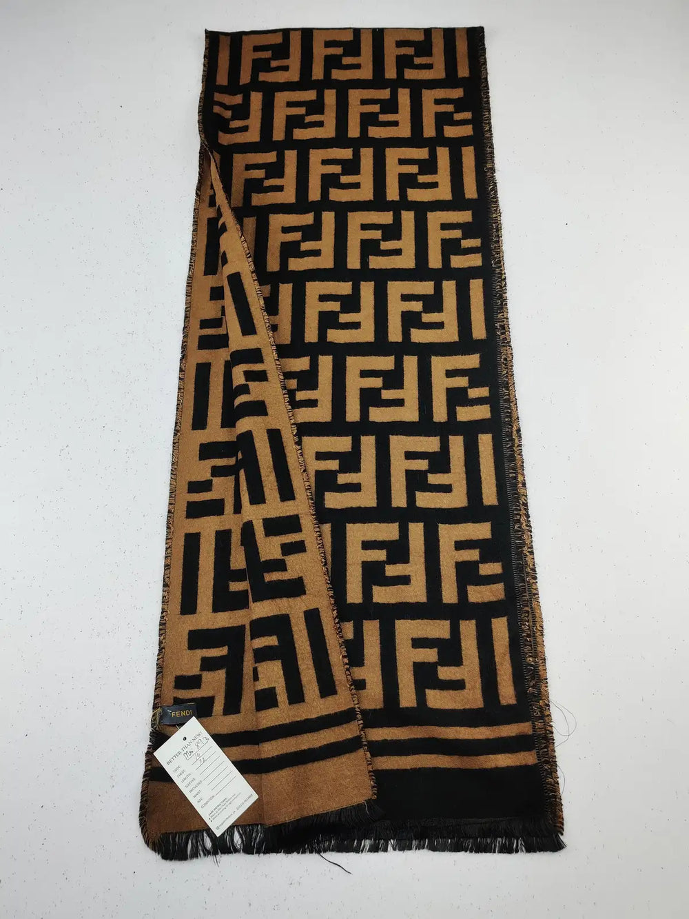 Buy online pre-used pre-loved 100% authentic & Original branded Fendi (MS-893) available in Pakistan. Top international brands avilable.