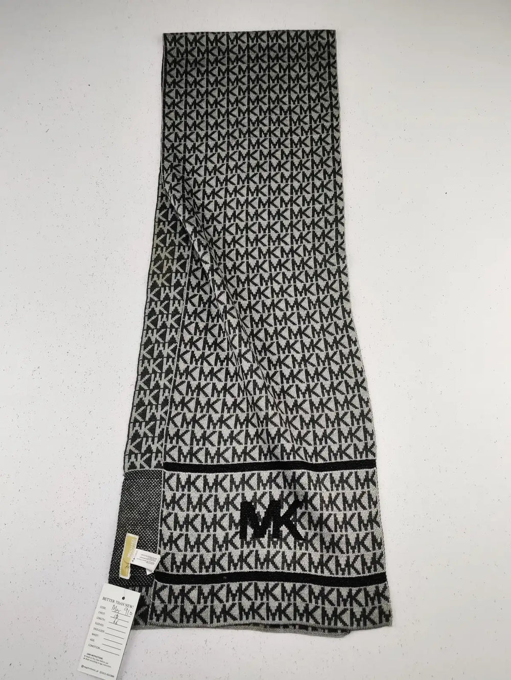 Buy online pre-used pre-loved 100% authentic & Original branded Michael Kors (MS-910) available in Pakistan. Top international brands avilable.