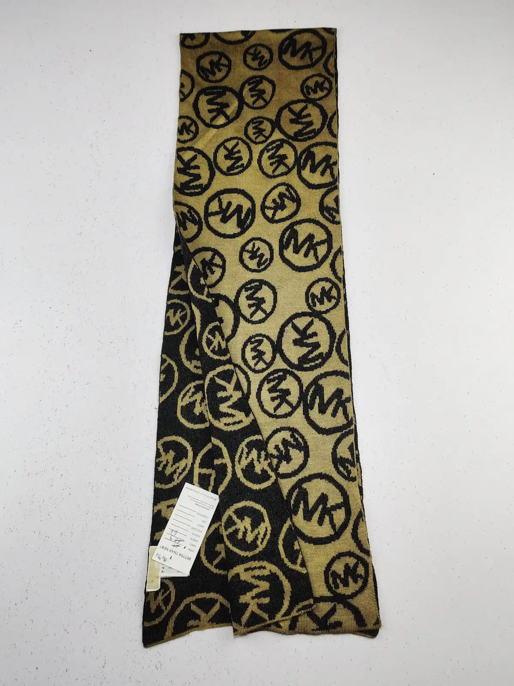 Buy online pre-used pre-loved 100% authentic & Original branded Burberry (MS-930) available in Pakistan. Top international brands avilable.