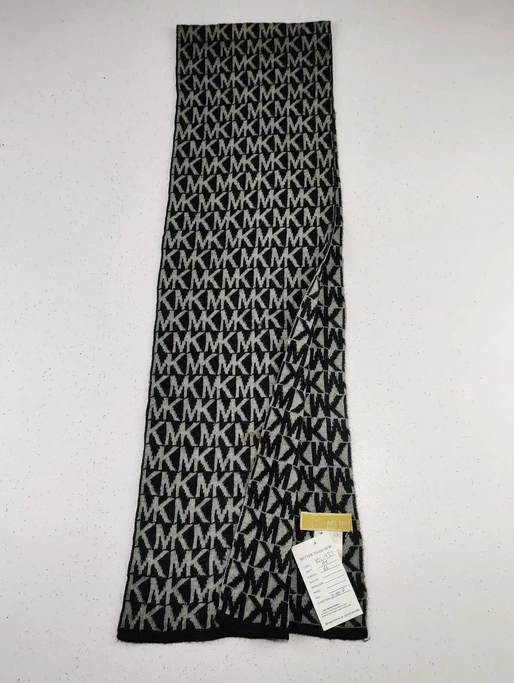 Buy online pre-used pre-loved 100% authentic & Original branded Michael Kors (MS-933) available in Pakistan. Top international brands avilable.