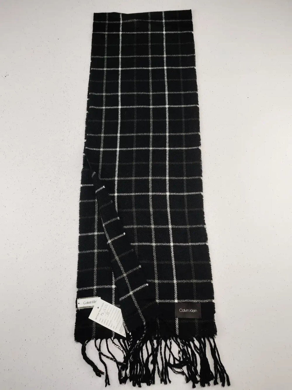 Buy online pre-used pre-loved 100% authentic & Original branded Calvin Klein (MS-935) available in Pakistan. Top international brands avilable.