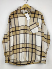 Buy online pre-used pre-loved 100% authentic & Original branded Pull&Bear (MSK-04) available in Pakistan. Top international brands avilable.