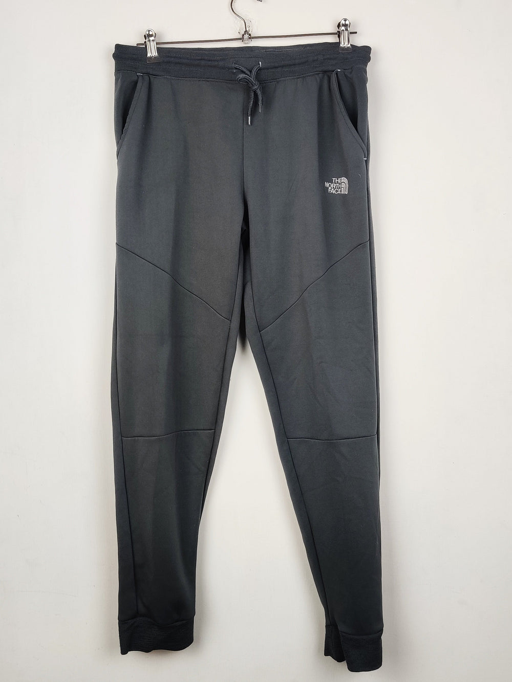 Buy online pre-used pre-loved 100% authentic & Original branded The North Face (MT-1228) available in Pakistan. Top international brands avilable.